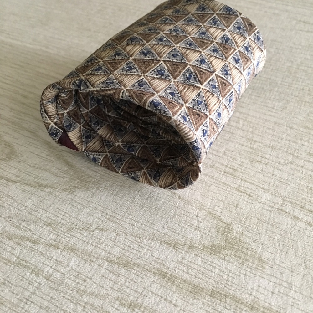 New 100% Italian Silk Van Heusen Mens Neck Tie